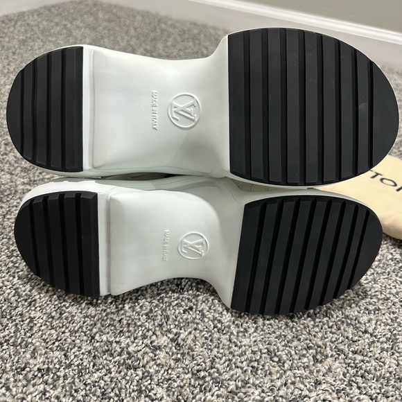 Louis Vuitton Arch Sneakers - Picture 2 of 5